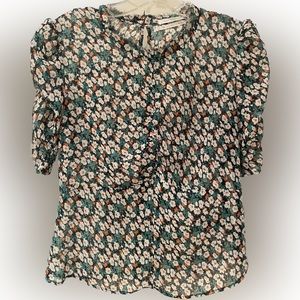 Short sleeve floral blouse with gold thread & ruching details